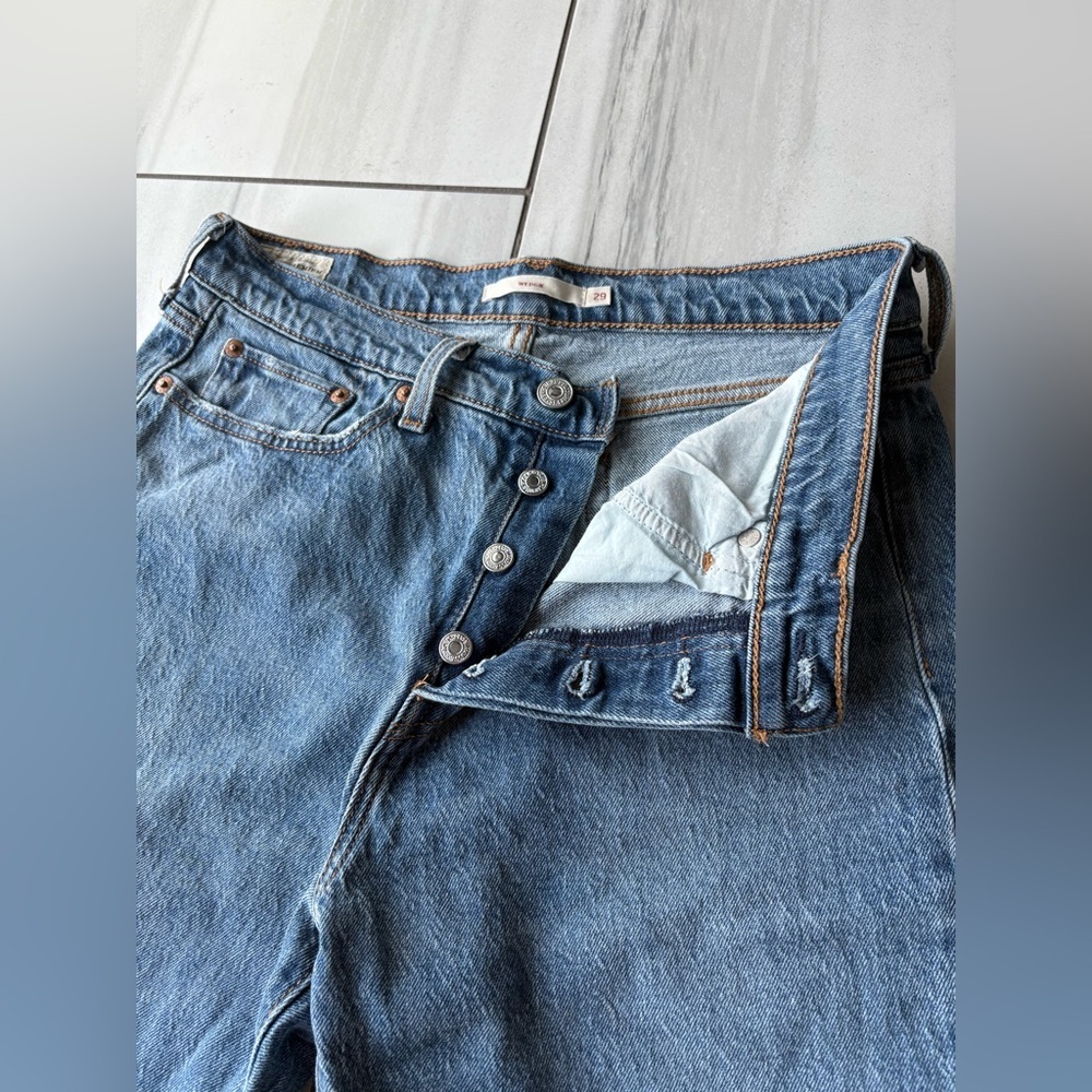 Levi's® Wedgie Icon Fit Jeans Classic Straight Leg | These Dreams Wash | Size 29 - Picture 9 of 16